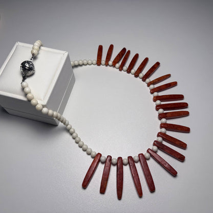 Colier din coral alb și roșu cu închizătoare magnetică, 50 cm
